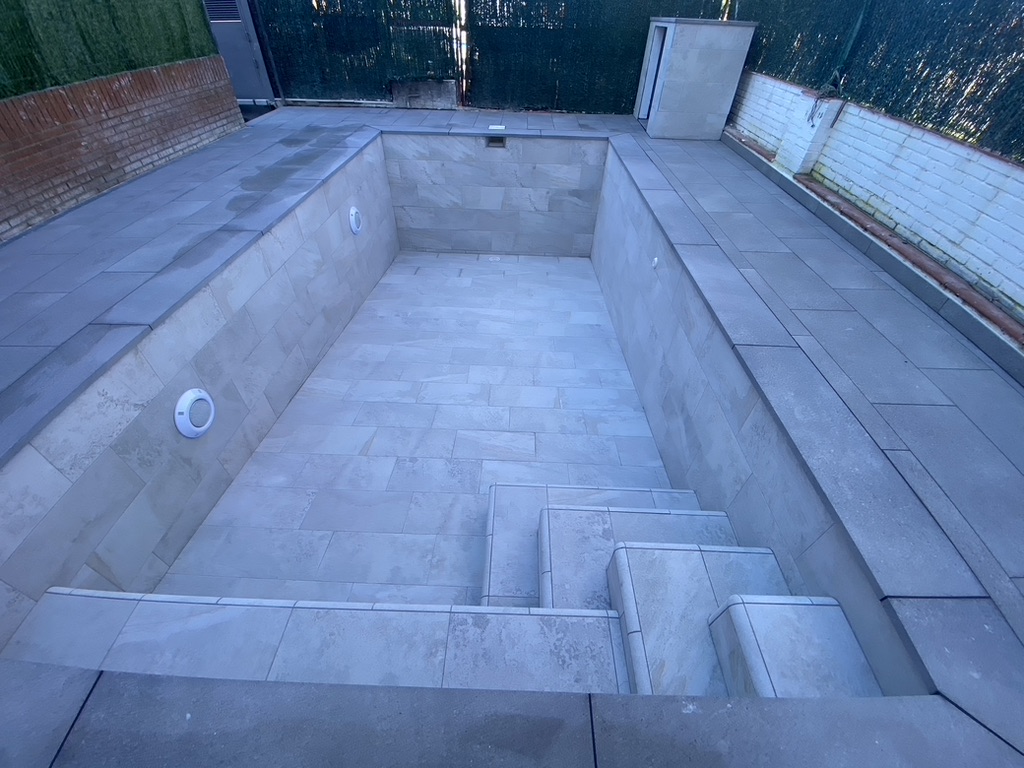 940F0386-B108-47B7-A910-37EC91CECB84_1_105_c